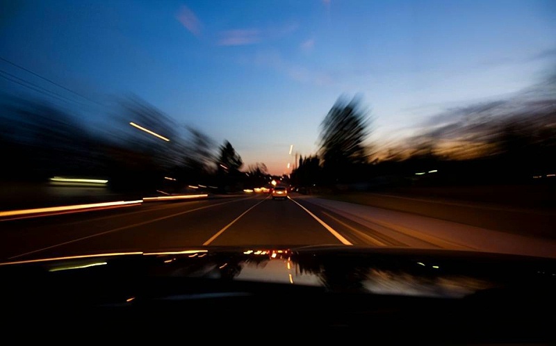 夜晚高速公路